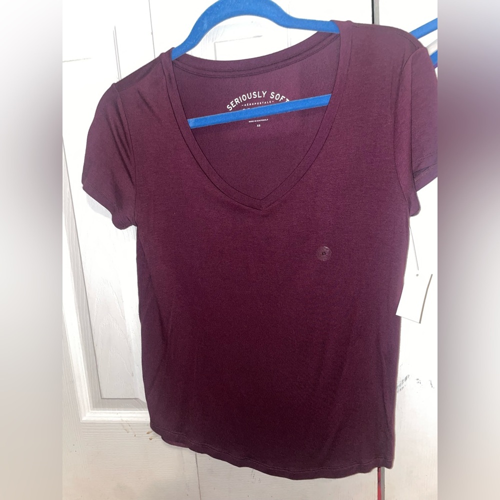 Aeropostale NWT maroon v neck tee